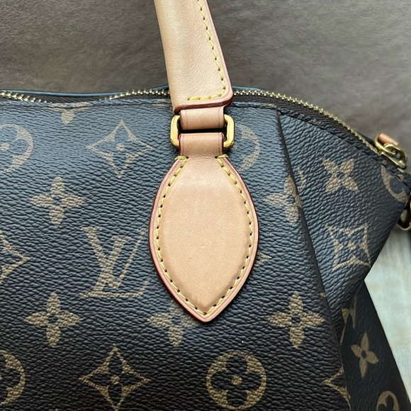 A92- 💯% authentic Louis Vuitton Rivori MM - Picture 7 of 16